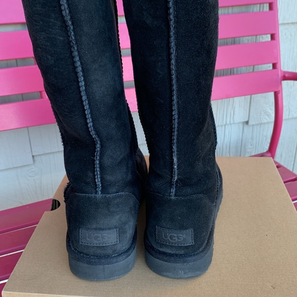 Women’s UGG classic Tall Boot, black -like new! Size 8. - Picture 3 of 6